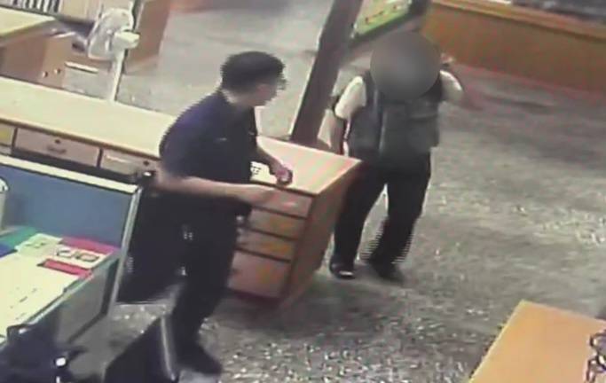 71歲彭翁陷「粉紅陷阱」險匯300萬！警即時阻詐保住畢生積蓄