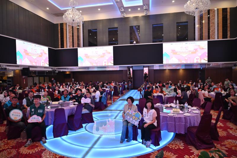 台東照顧英雄齊聚一堂！饒慶鈴表揚49位照服人員與寄養家庭 感謝愛心無限付出