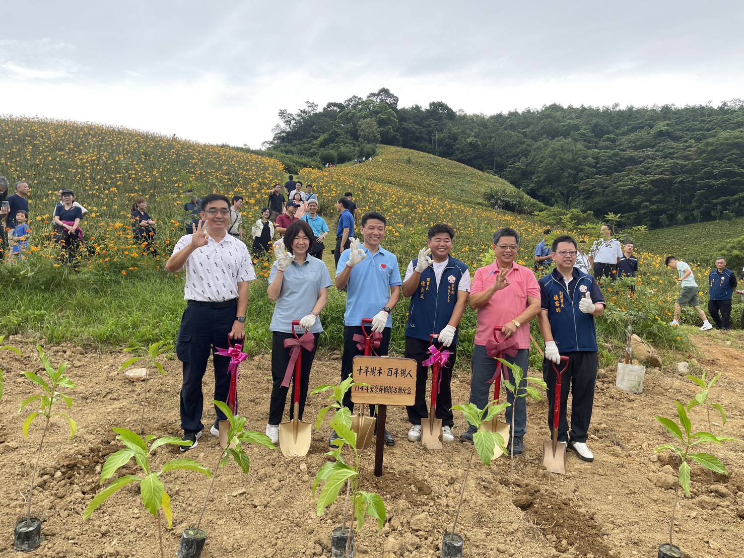 知本天山農場踏青植樹、共築綠意家園、強化警民情誼