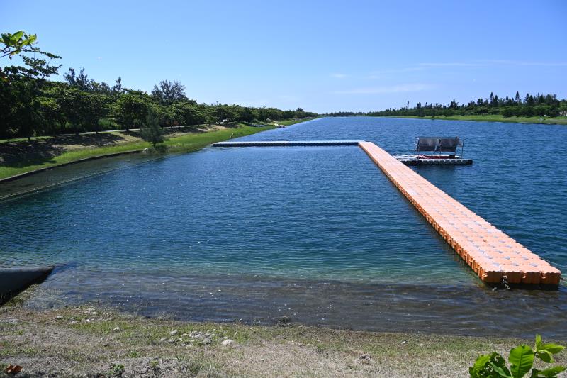 臺東活水湖暑假試辦戲水區開放游泳 森林公園票價同步調整 饒慶鈴:提升遊憩品質 守護安全第一