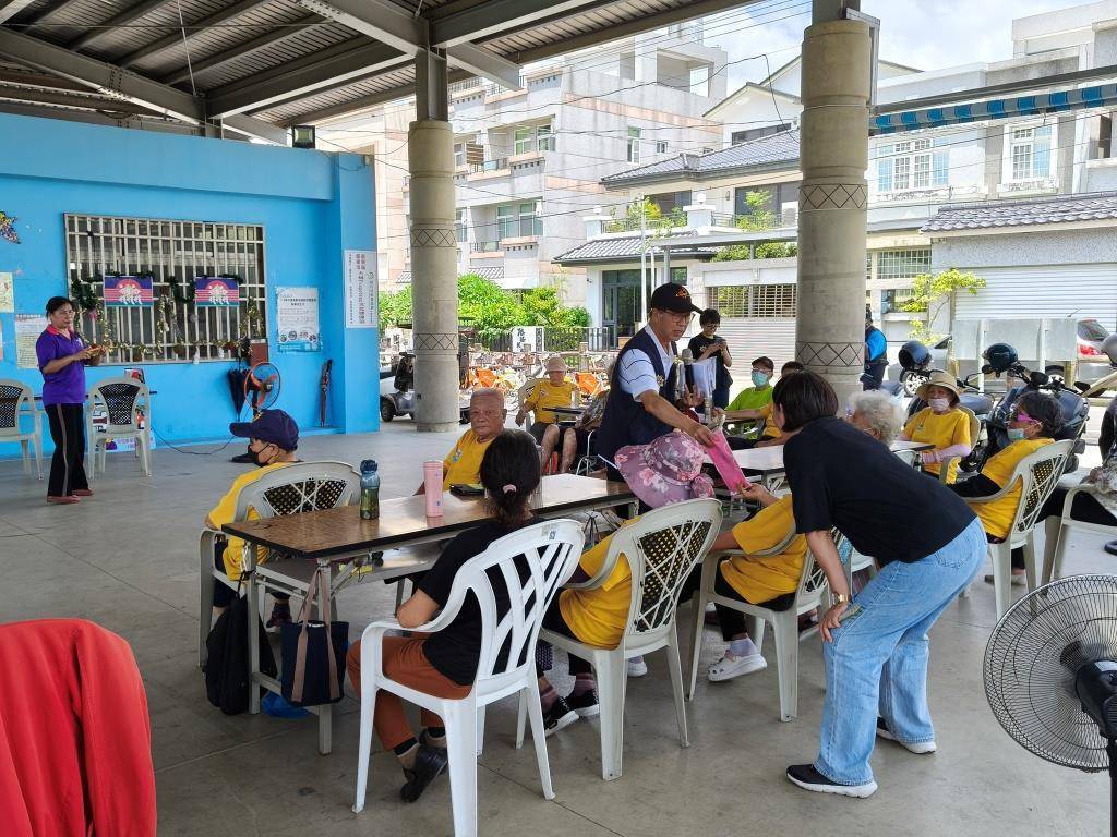 犯罪預防東警宣講團聯合宣導,守護長者出行與居家安全