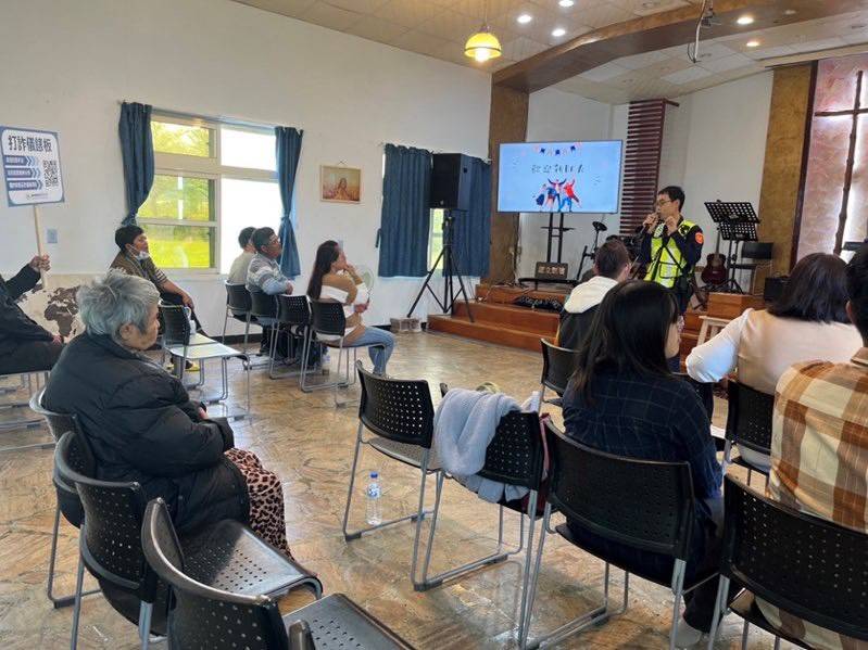 知本警前進教會,強化識詐及婦幼安全觀念