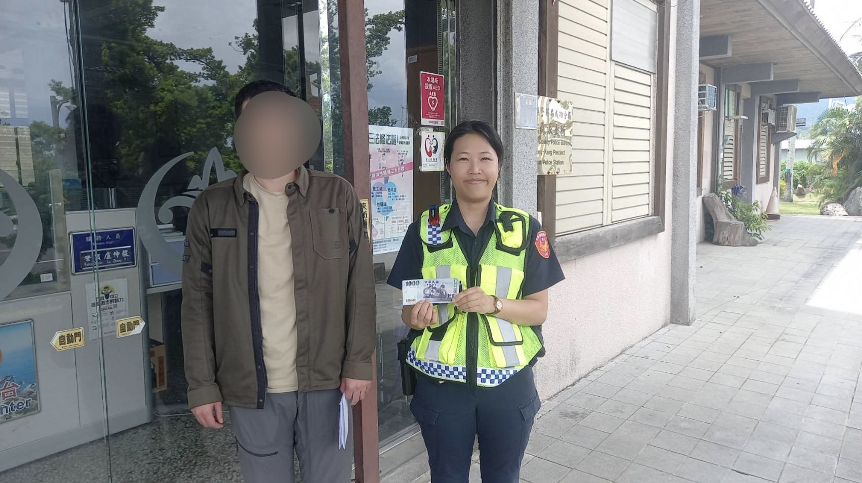 暖心警花伸援手 都蘭女警5千急助困境旅人