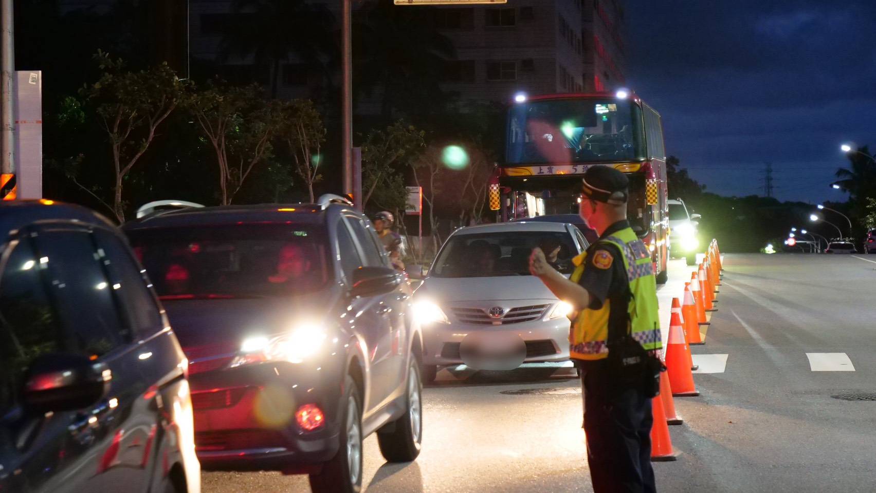 東警守護「球迷」行的安全,暑假交通精準大執法