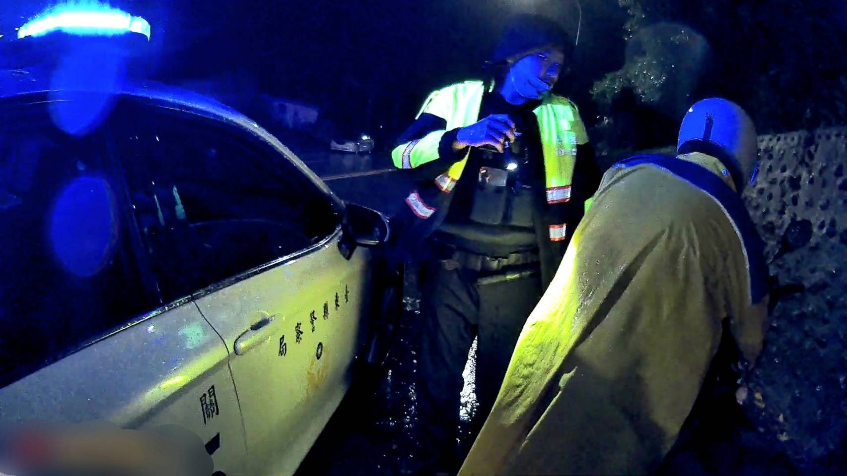 颱風夜烈酒倒入油箱拋錨　關山警協助男子並載往火車站
