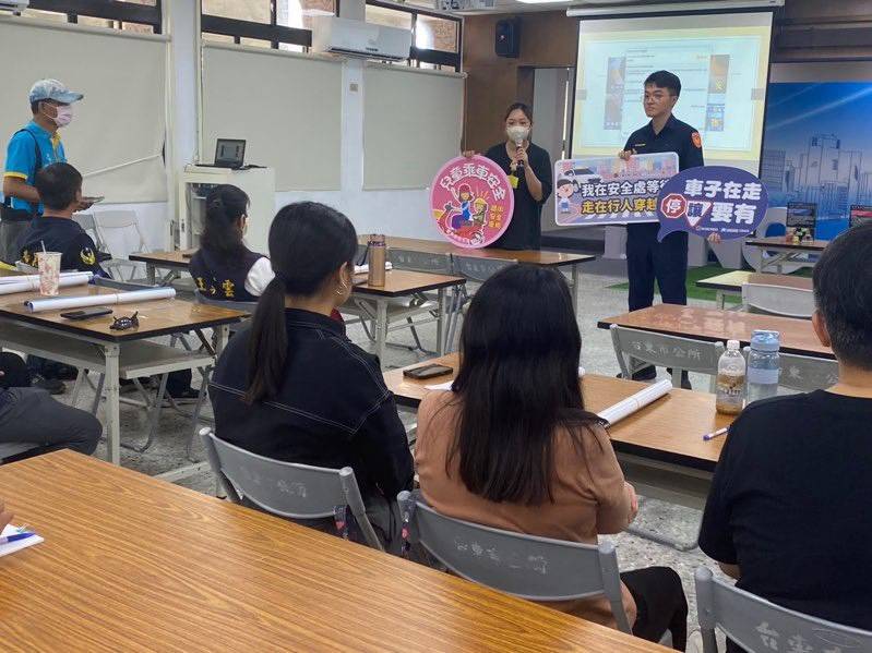 豐里警前往市公所,推動交通與防詐觀念雙向強化
