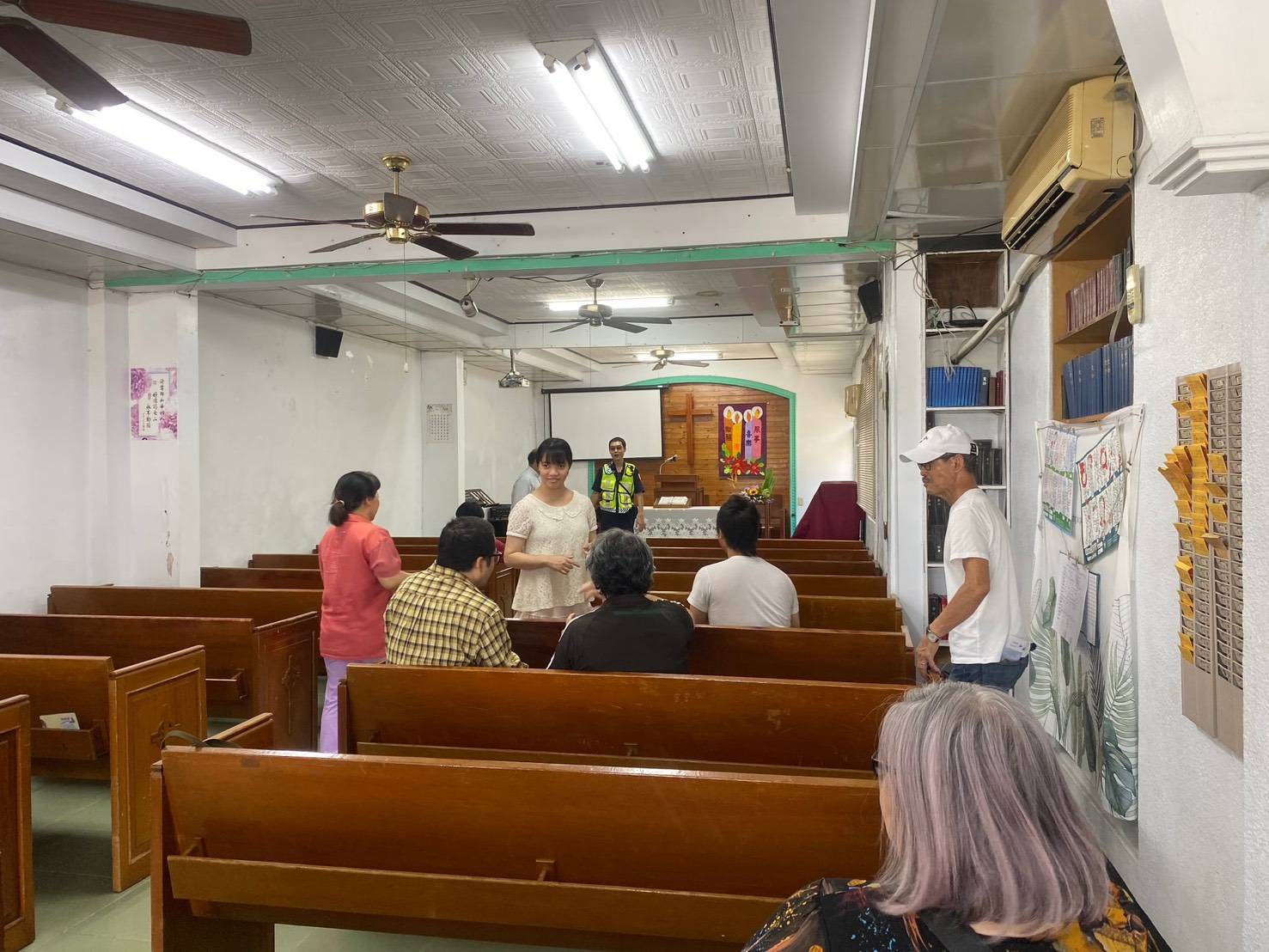 假投票連結詐騙頻傳 知本警前往教會宣導防詐要點