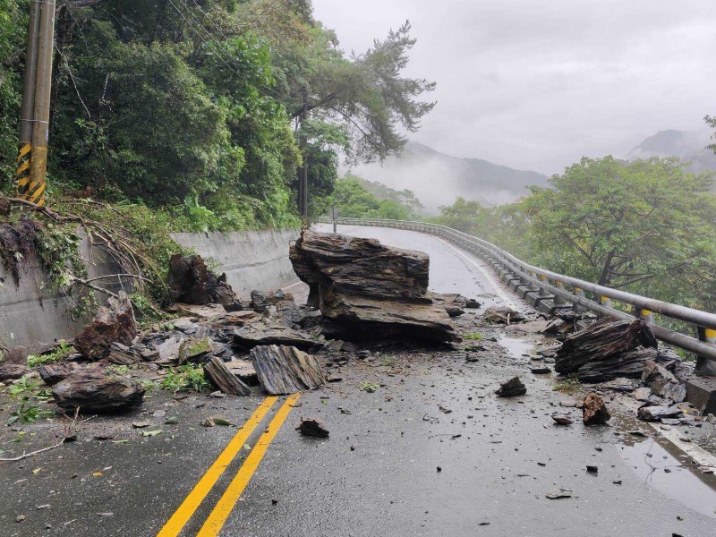 台20線向陽至新武橋豪雨成災道路封閉