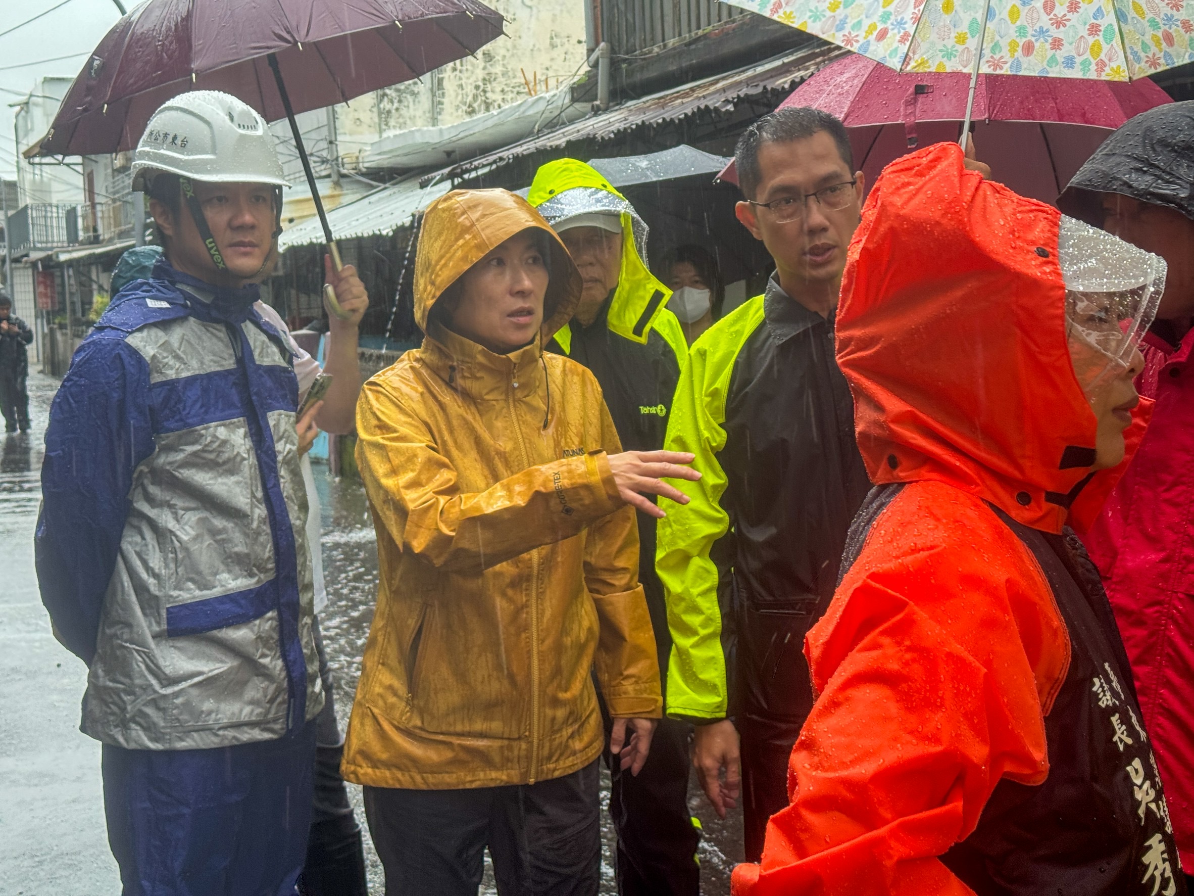 臺東市多處低窪地區再現積水 縣長饒慶鈴率隊勘災研議改善對策