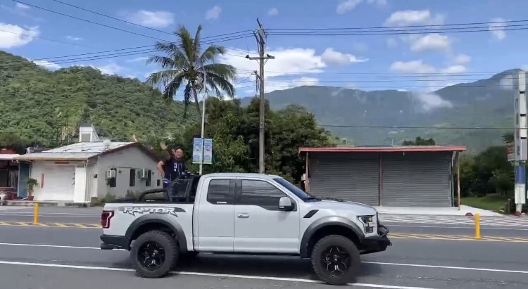 溫馨謝票行 黃建賓感恩臺東鄉親支持:我們是同一陣線的台東人