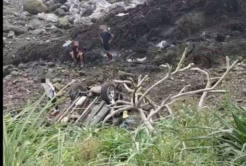 蘭嶼自小客翻落邊坡