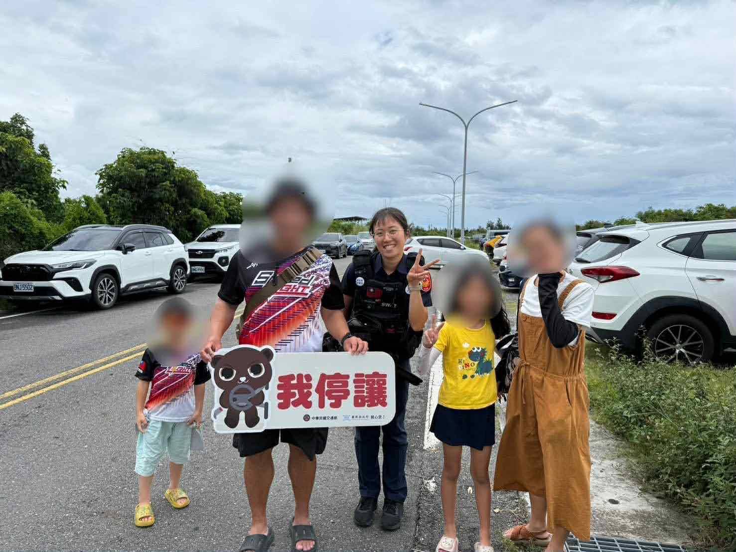 暑假宣導不停歇 寶桑警海濱公園宣導交通與暑期安全