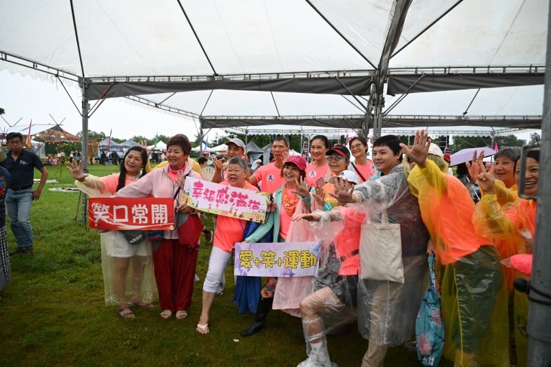 臺東近6百鄉親雨中齊心健走向愛前行