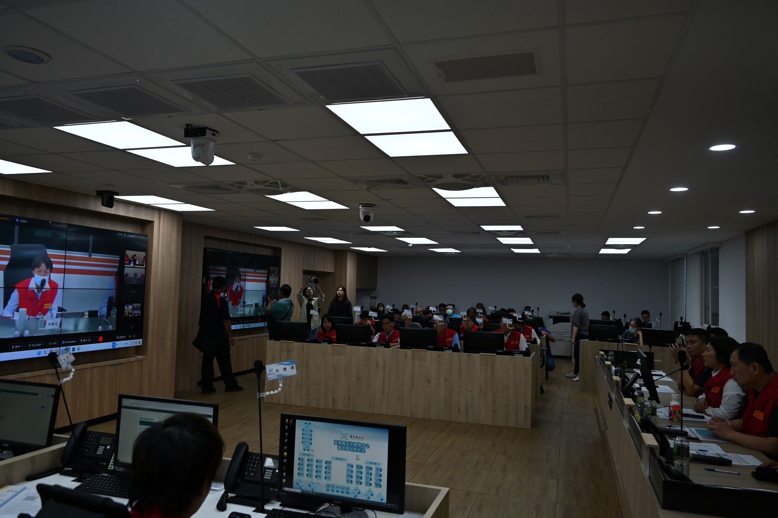 中颱楊柳將來襲 饒縣長視察災害應變中心 指示全力做好防災應變與準備 弱勢族群及易成孤島地區應提早因應準備