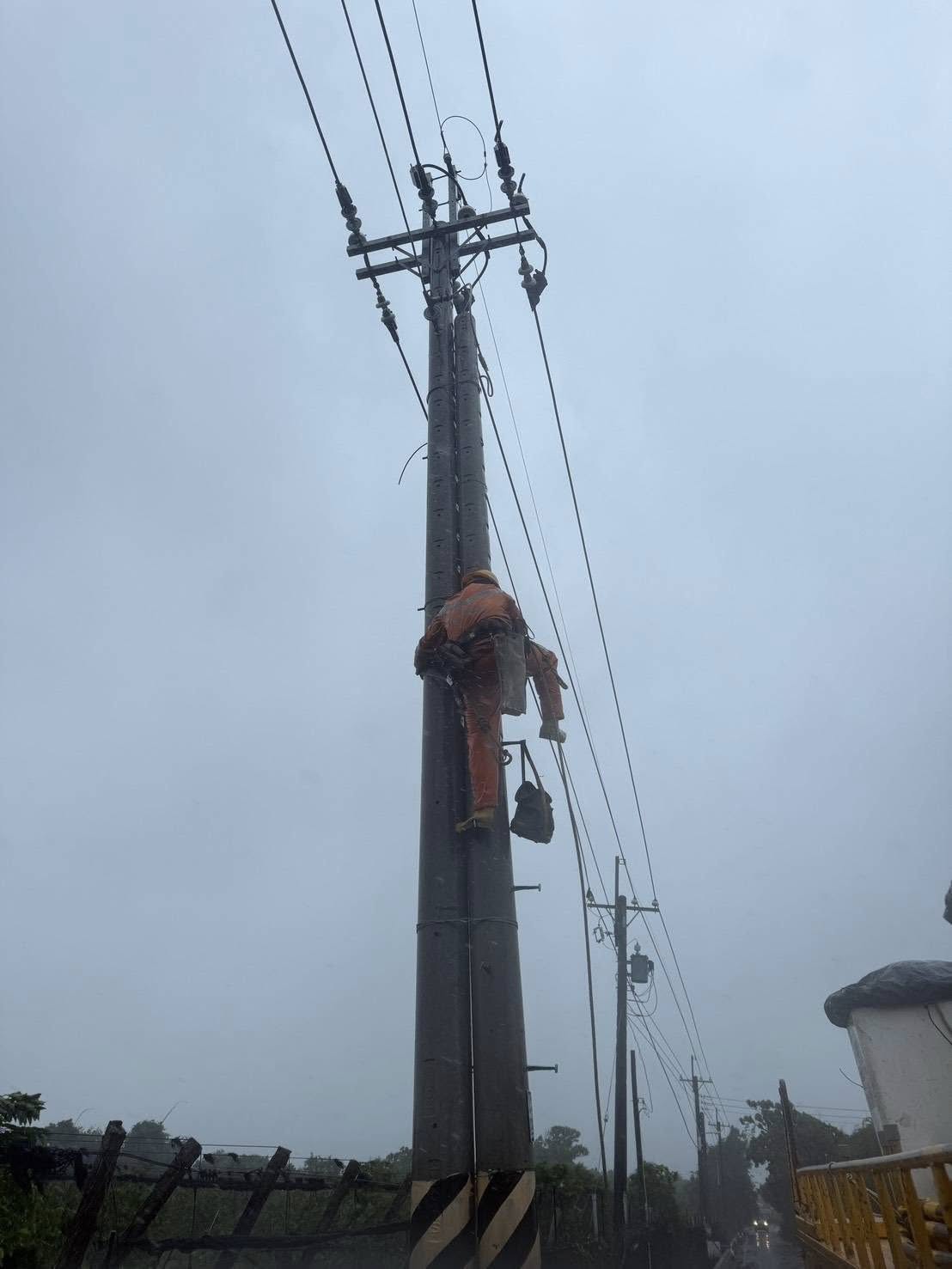 楊柳颱風襲台東 逾2,300戶停電 蘭嶼災情最嚴重