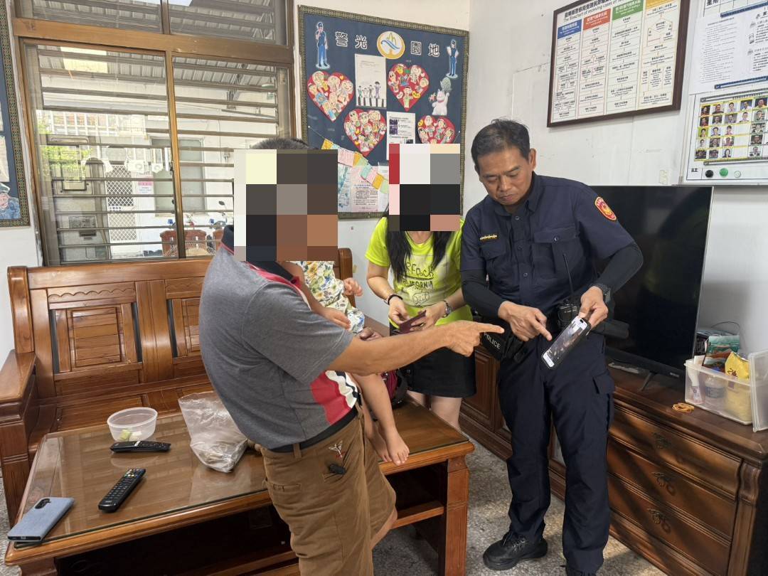 大武警警助尋包解憂愁　遊客安心遊台東