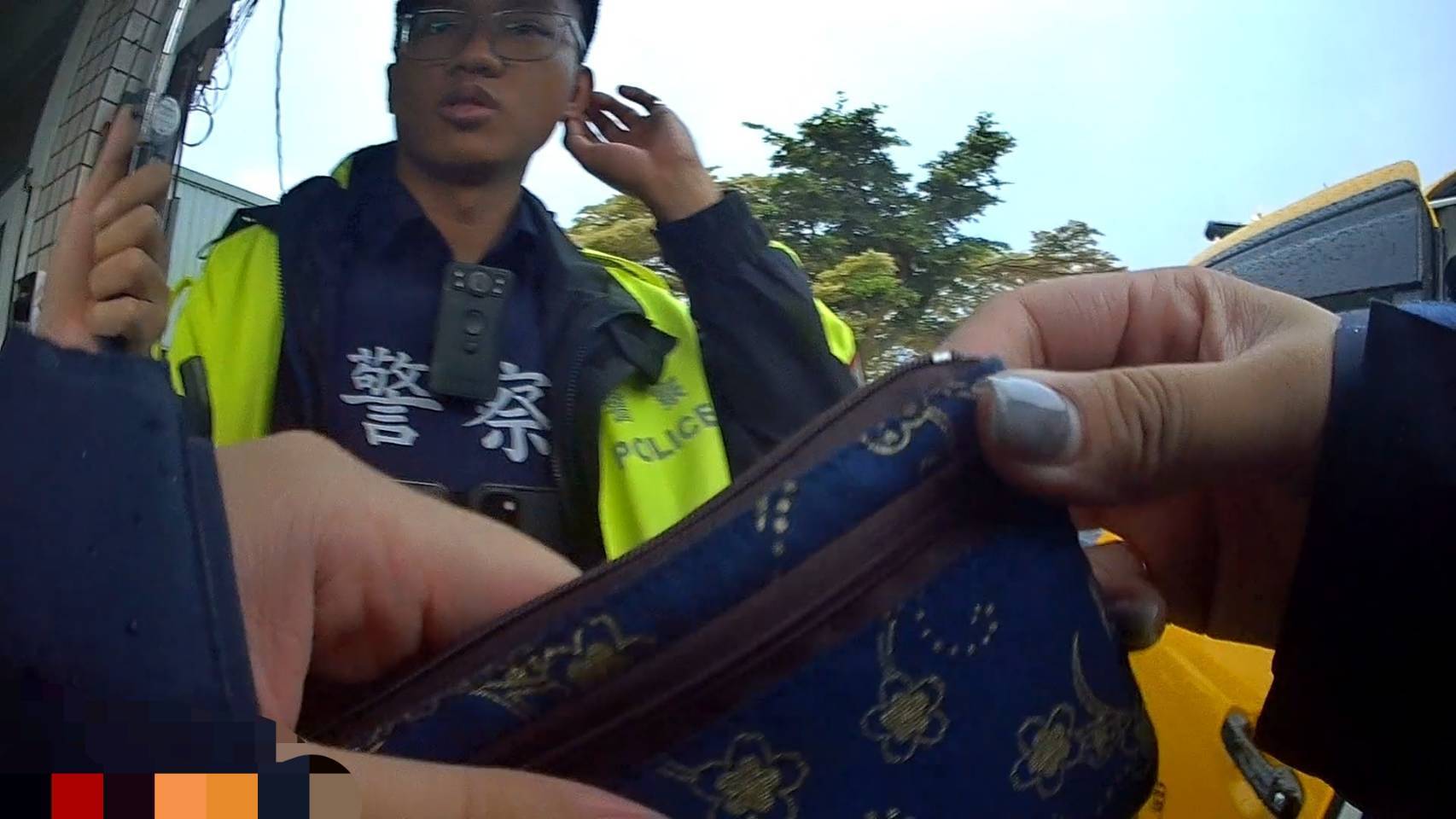 午後雷陣雨中急下車遺失錢包　池上警火速尋線尋回歸還