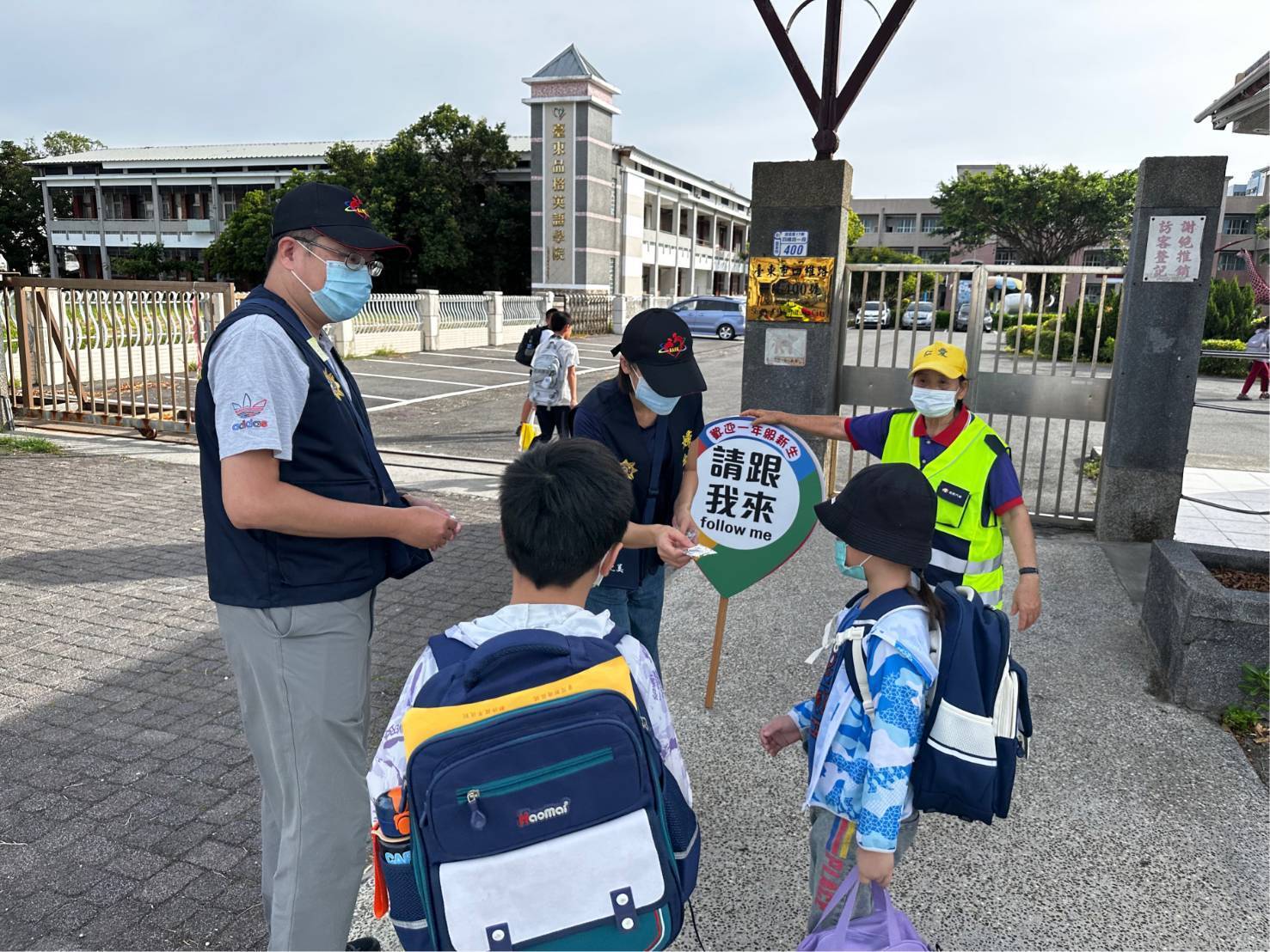 開學了 「護童勤務」啟動!!!東警波麗士吼哩揪安心