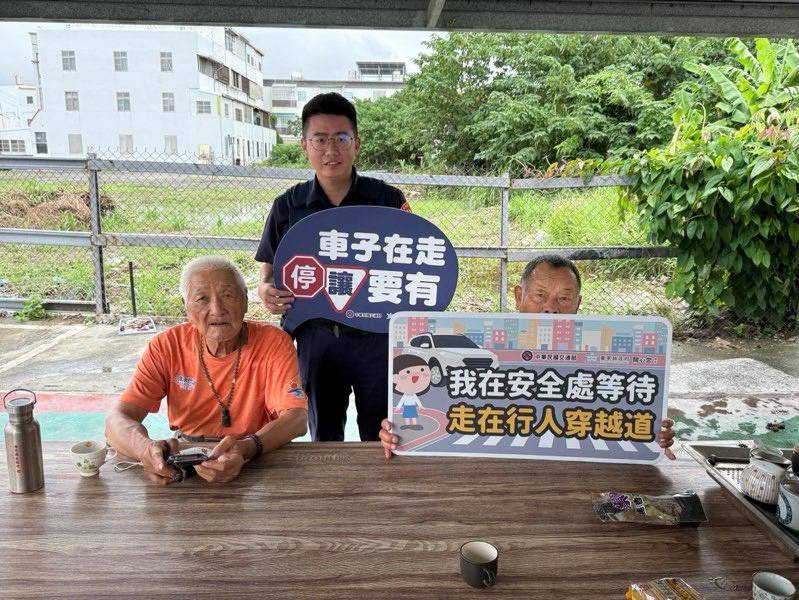 東警零距離傳遞交通與反詐 警民共築安全防護網