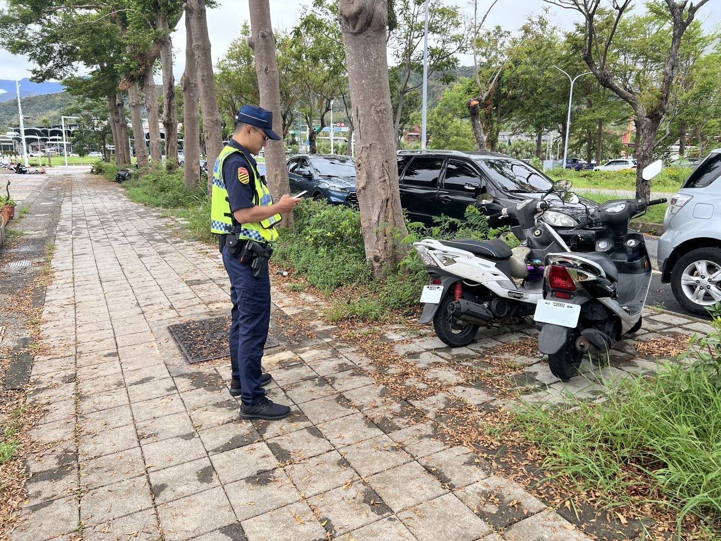 人行道違停太NG  共同捍衛用路安全