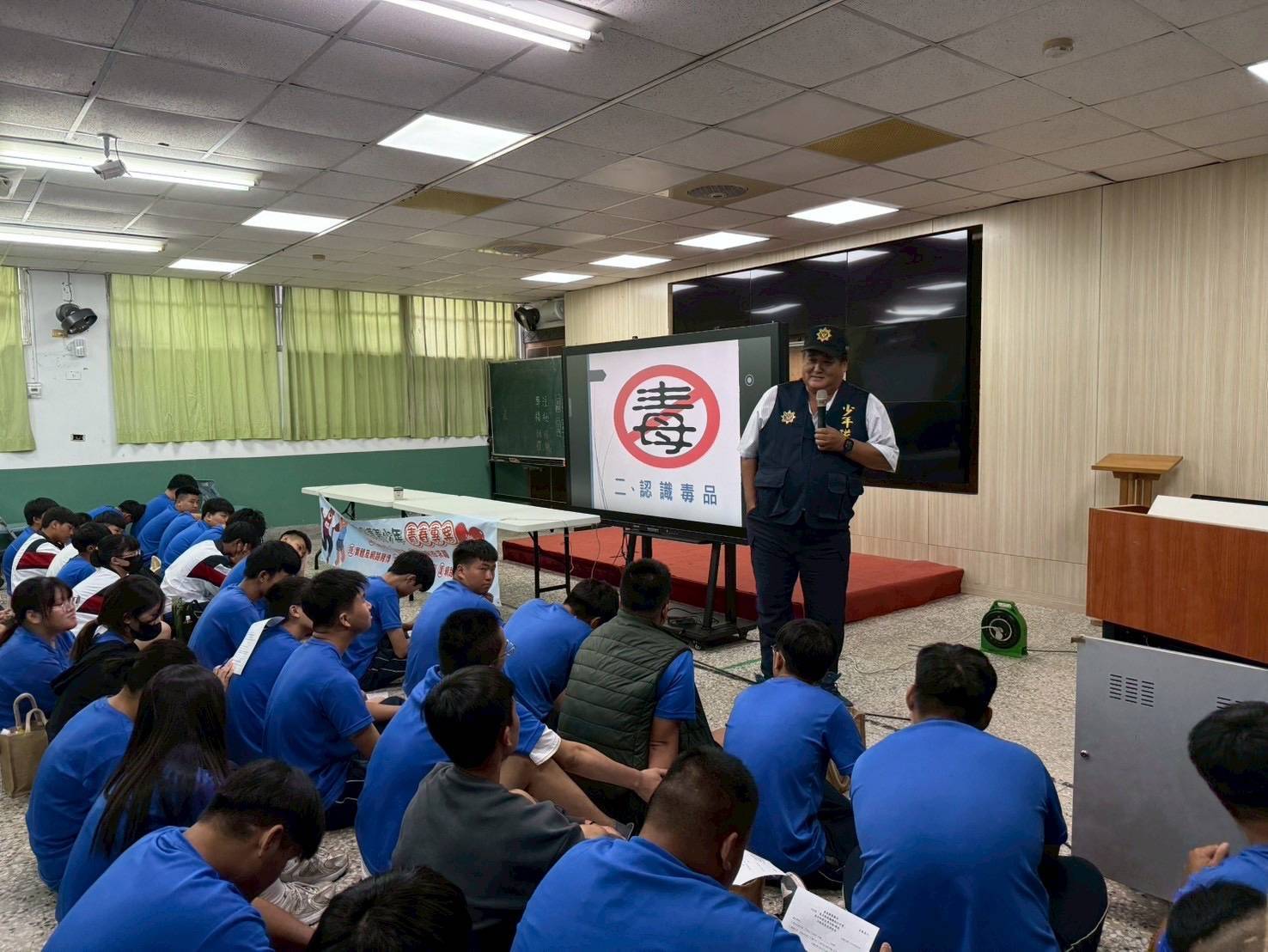技職國手的搖籃 臺東縣警察局少年隊至私立公東高工開學日反毒、識詐宣導