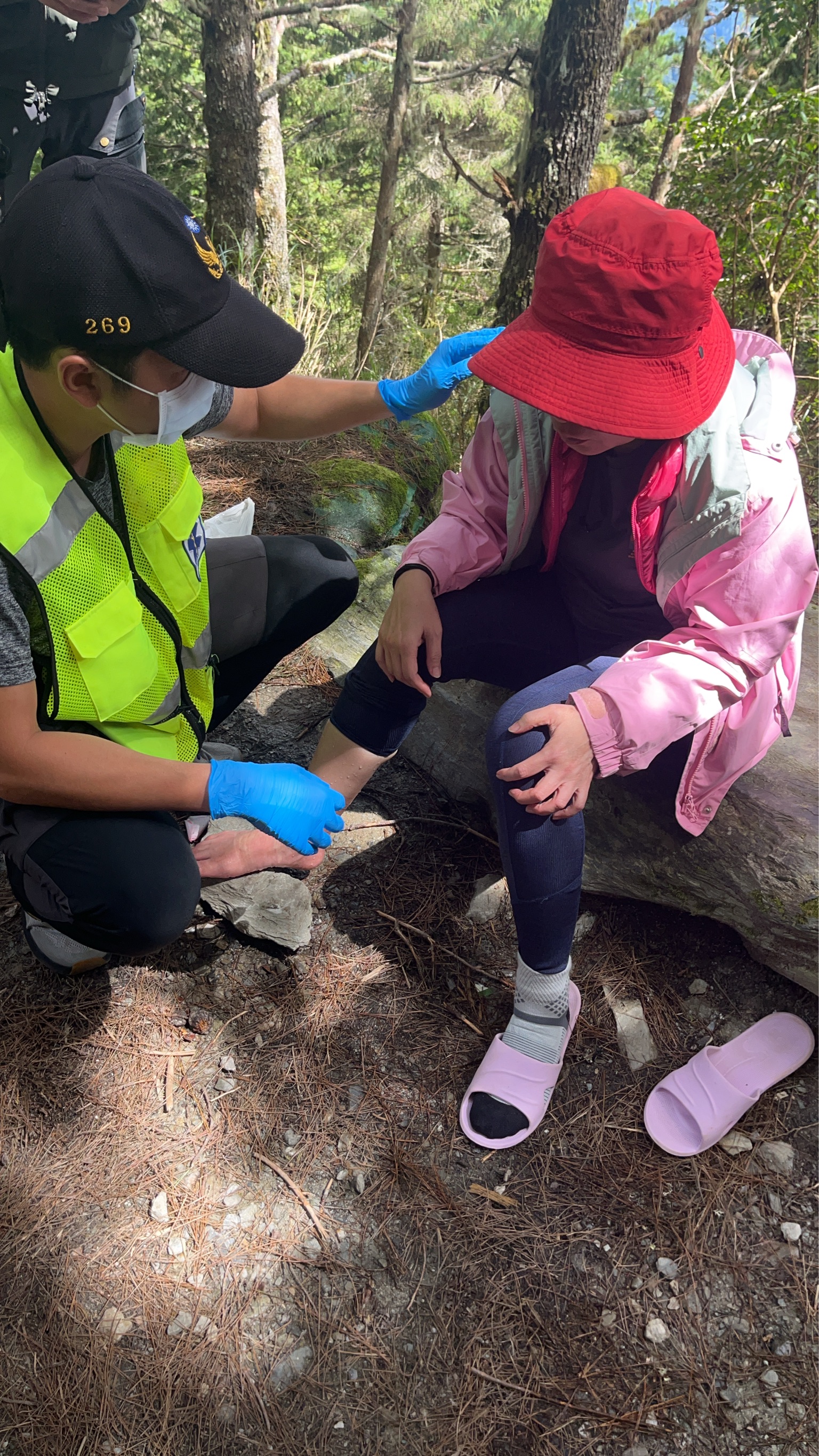 嘉明湖國家步道55歲女登山客扭傷獲救