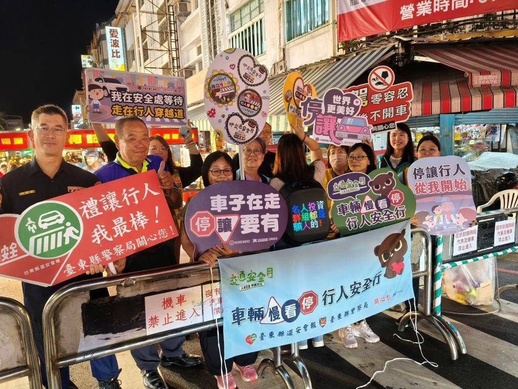 臺東交通警察隊走入夜市、市場  向民眾宣導交通安全