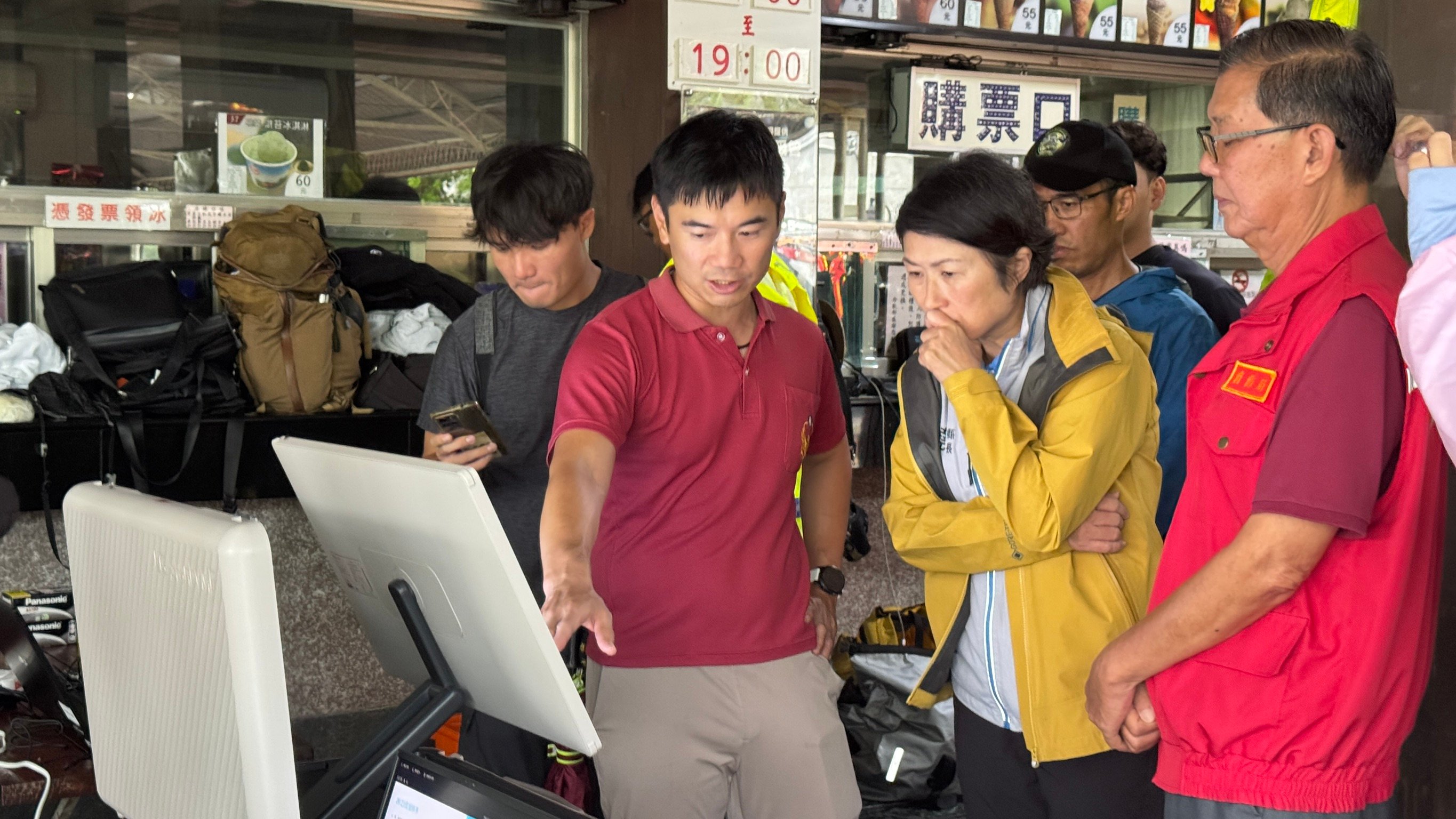 跨縣馳援馬太鞍溪堰塞湖溢流災害救災，縣長親往光復鄉慰勉救災團隊夥伴辛勞