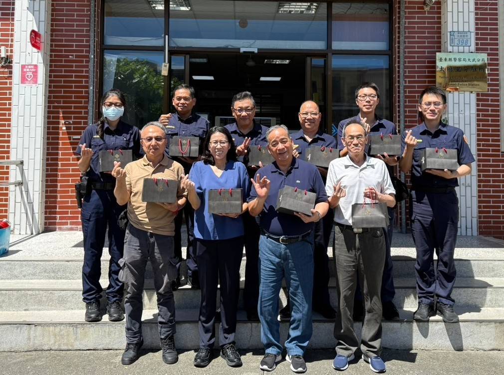 月圓傳情誼 義警與企業中秋送暖到大武警分局 傳遞祝福與支持