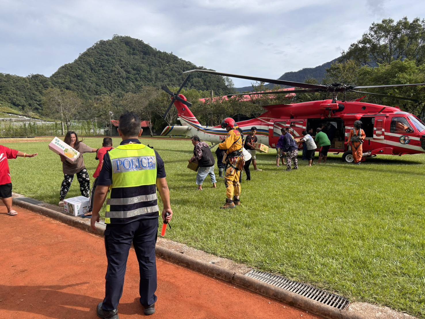 樺加沙颱風重創南橫 「直升機馳援、利稻警戒護」確保民眾安全及物資送達
