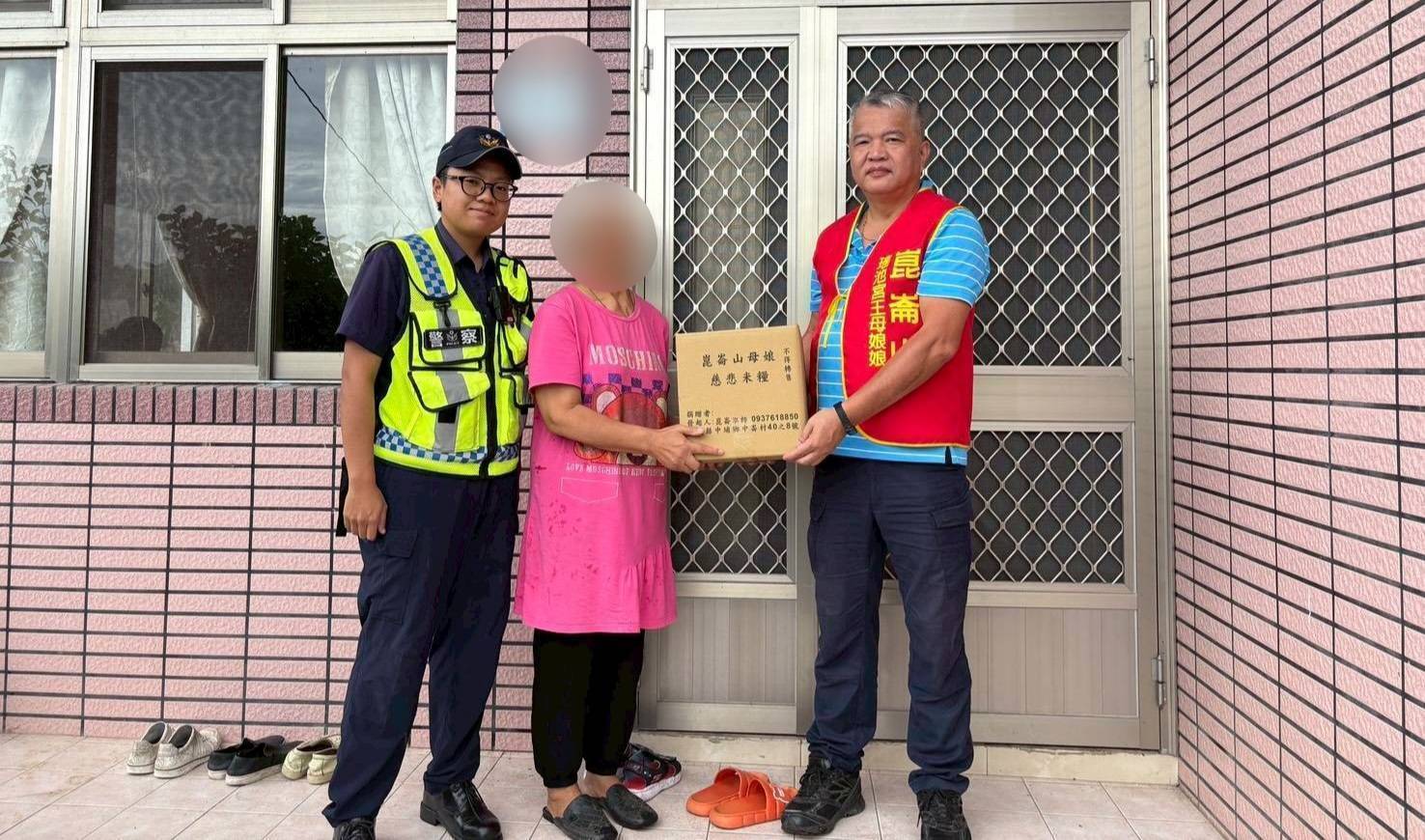 關山警落實執行 社區警政 工作 攜手善心團體送暖部落並宣導防詐及交安