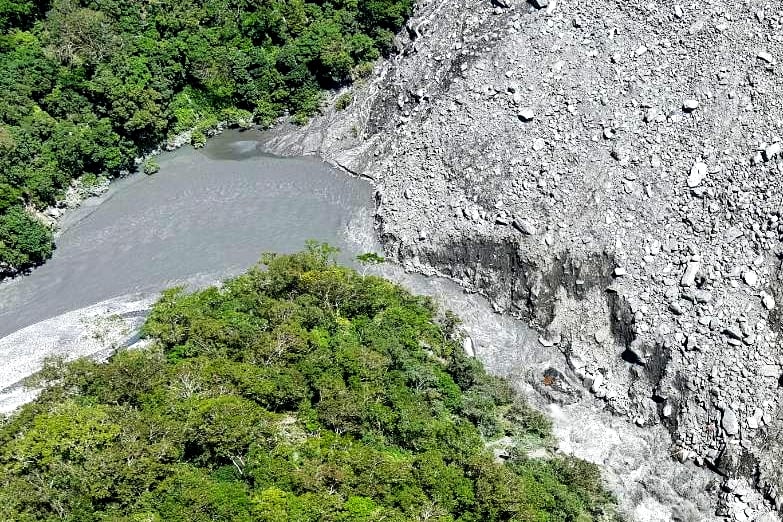 臺東新武呂溪崩塌未阻斷河道 無安全疑慮 林保署持續監測