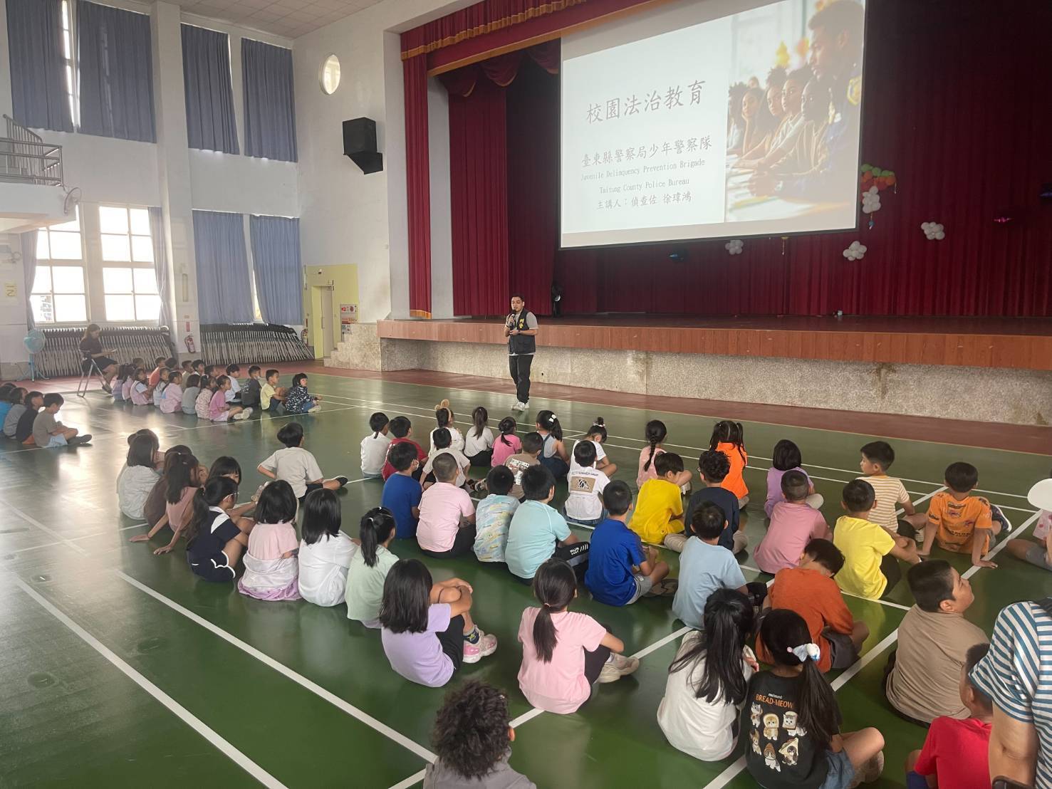臺東縣警察局少年警察隊前往寶桑國小校園入校反毒、反詐騙宣導