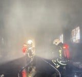  台東鹿野三層樓建物火警　消防13人火速搶救幸無人傷亡
