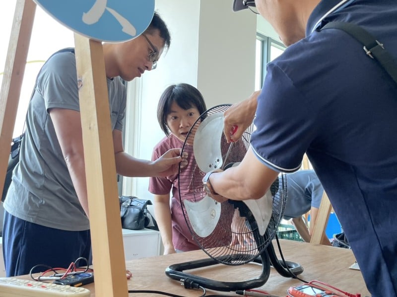 臺東環保局攜手社大響應國際維修日