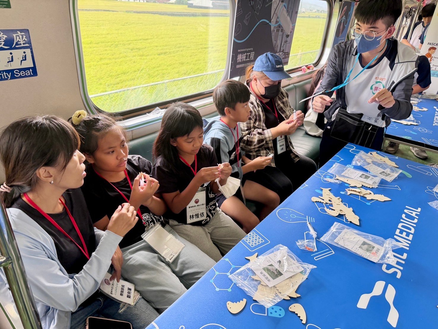 2025臺灣環島科普列車駛入臺東 309位師生動手玩科學 點亮偏鄉探索熱情