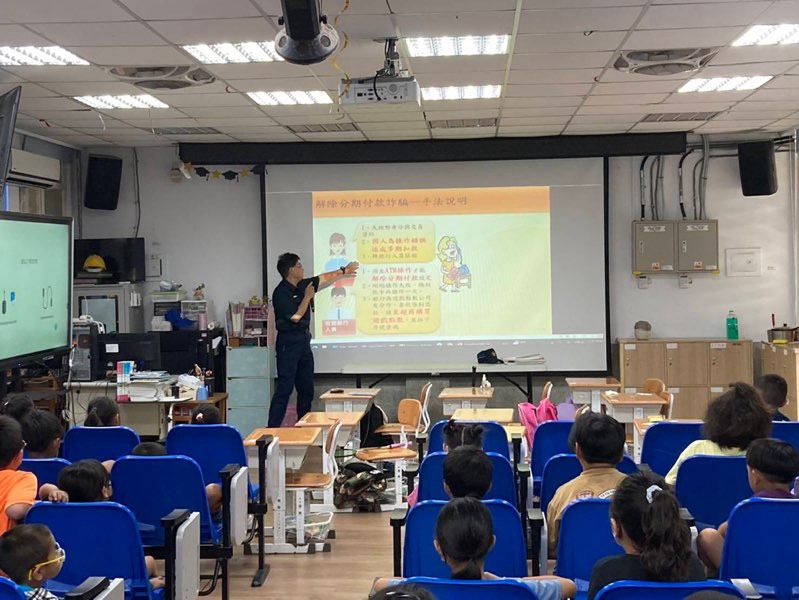 綠島警入校宣導！強化法治觀念　交通安全從小做起