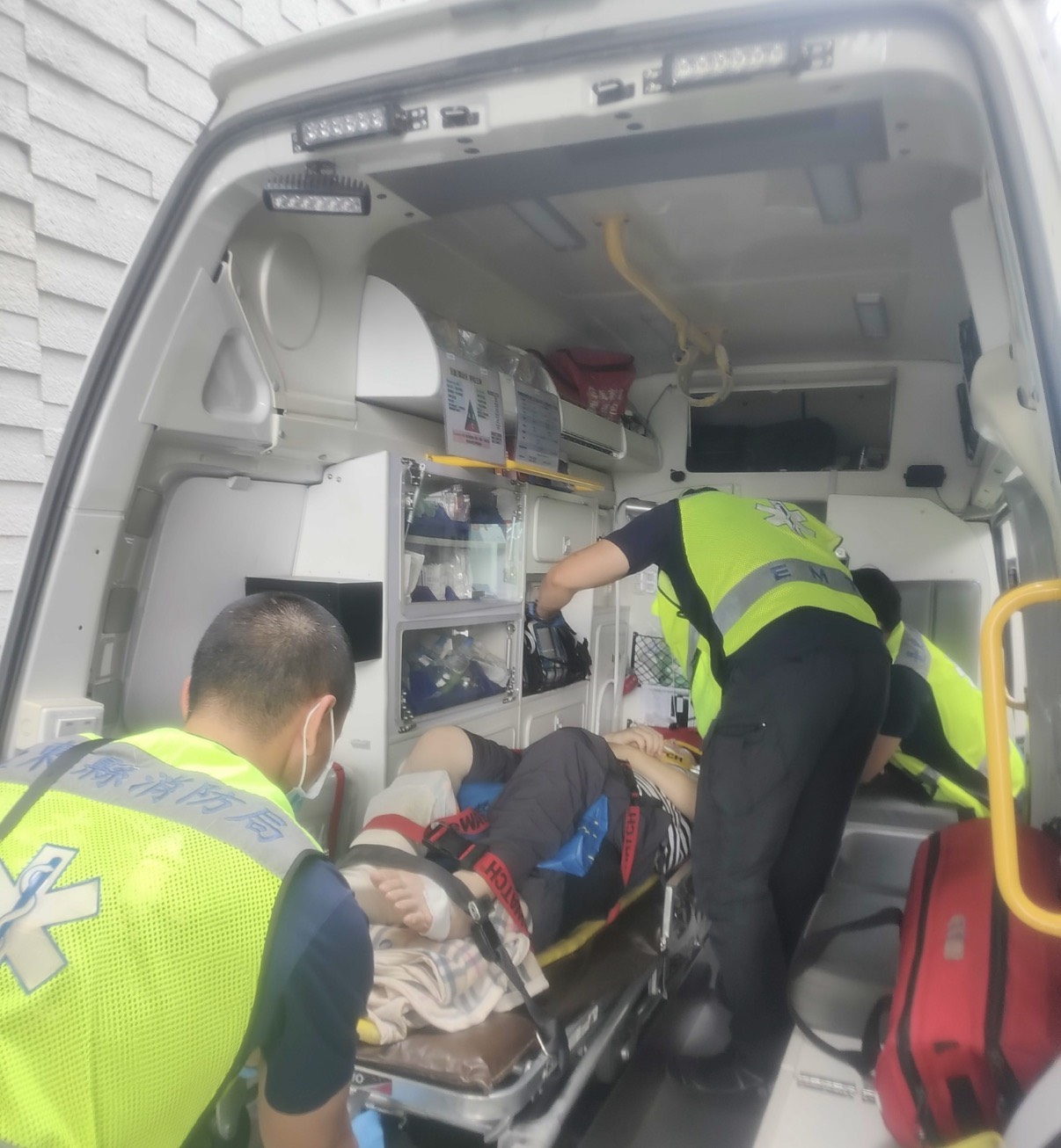 台東大學知本校區驚傳墜樓意外　一名男子腳踝骨折送醫