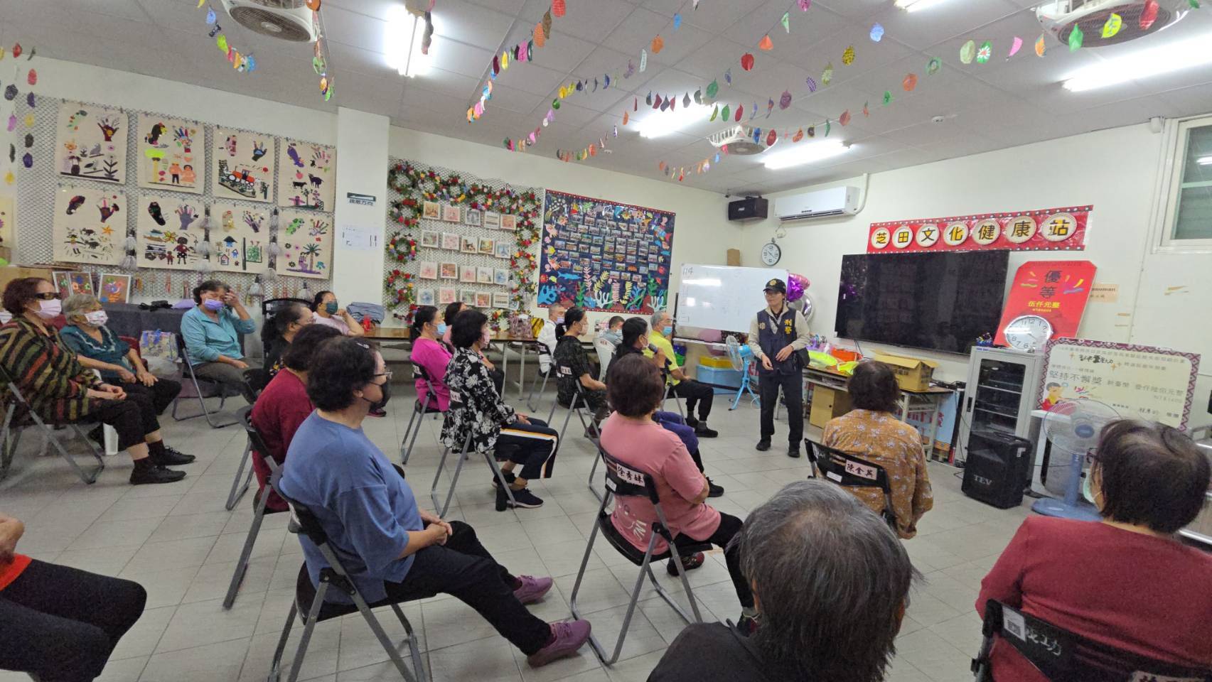 成功分局前進芝田文健站　交通安全與反詐宣導齊推動