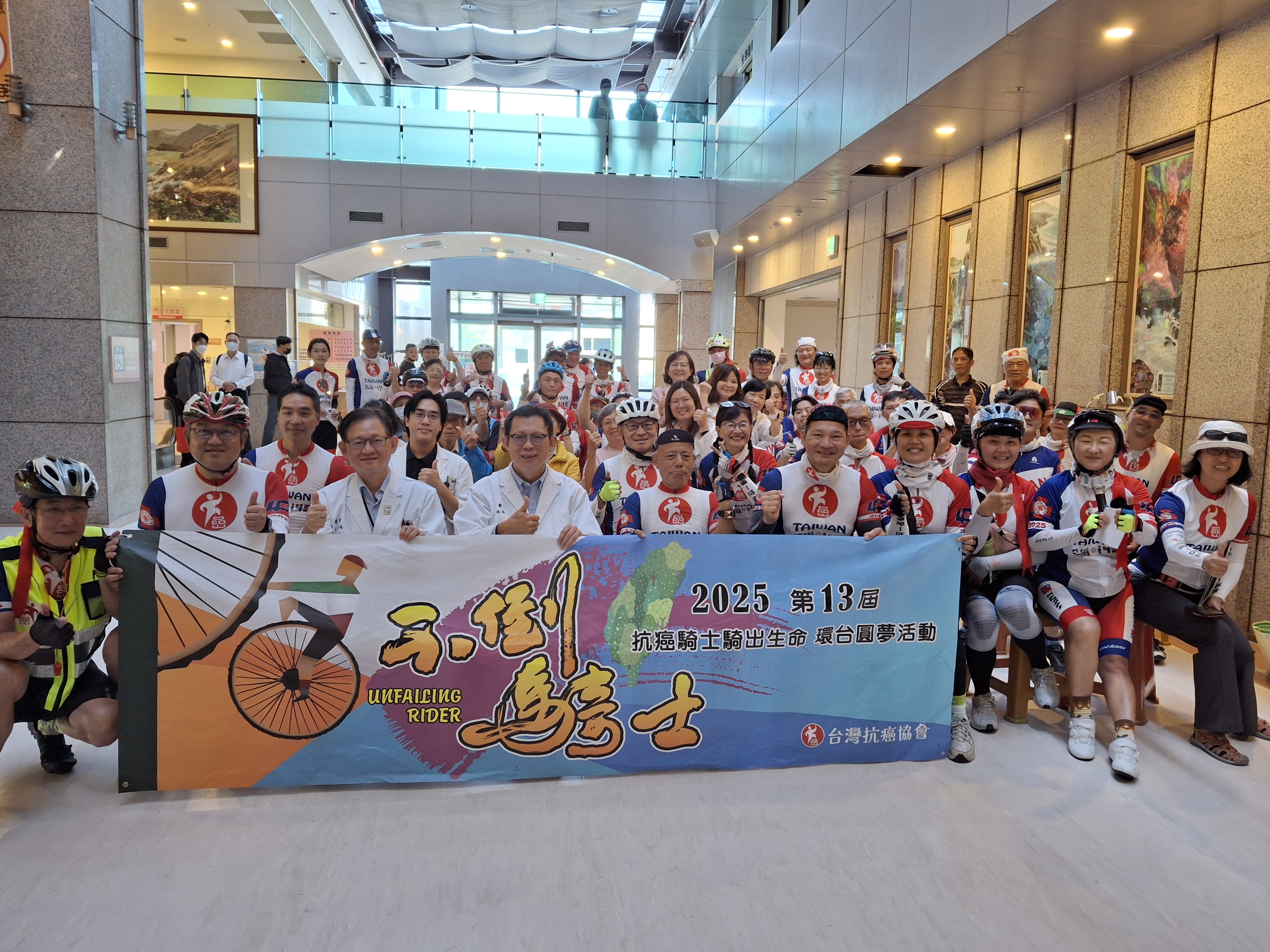 不倒騎士迎風環台圓夢，抵達東馬陪伴抗癌勇士