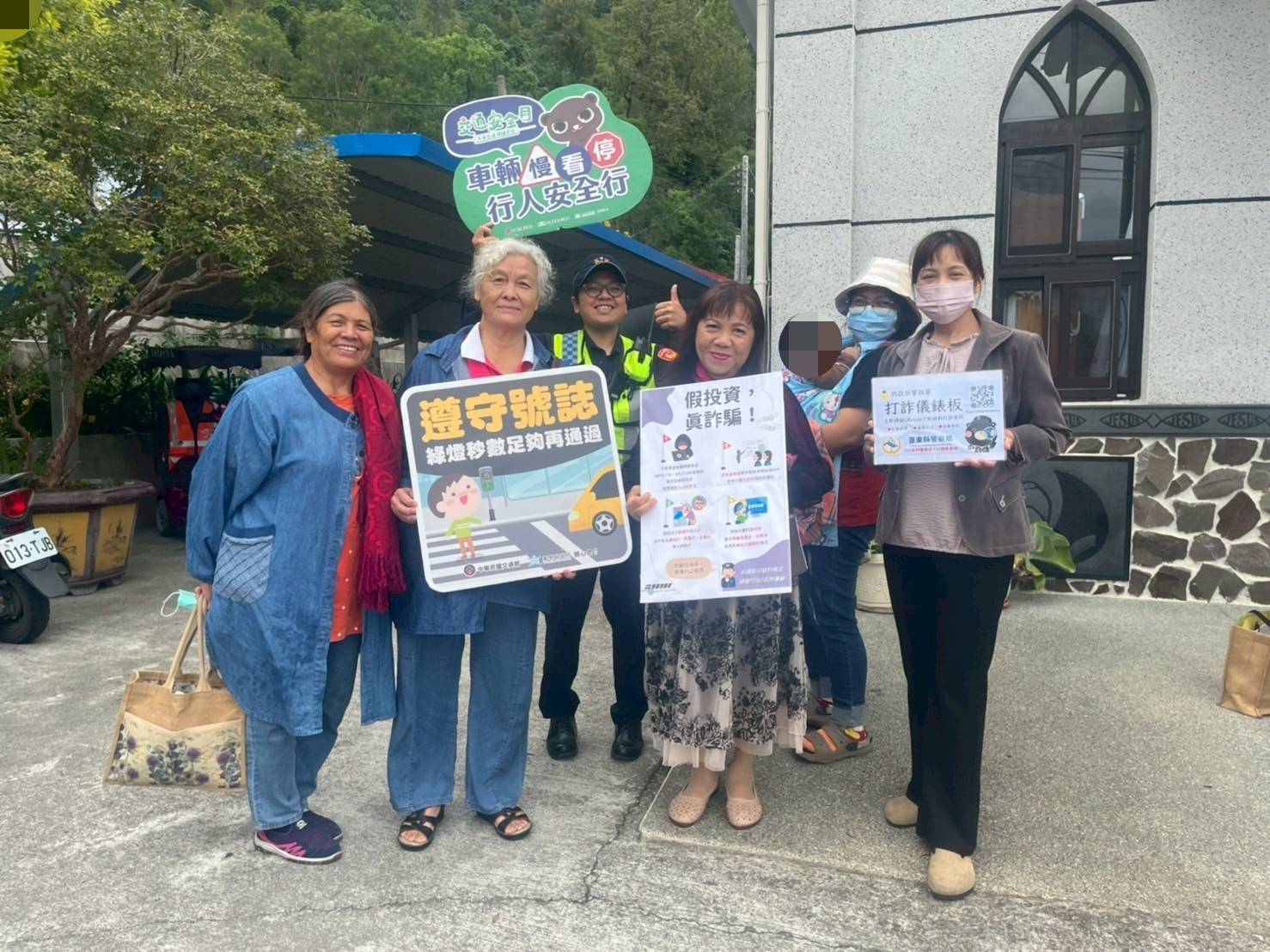 落實社區警政崁頂警察深入社區 宣講防詐與交安、關懷弱勢傳遞溫情