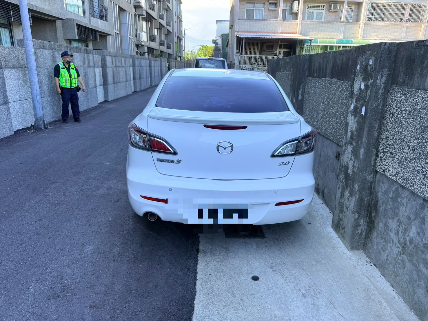 汽車遭「空氣槍或彈弓射擊」毀損 台東市區多人受害 