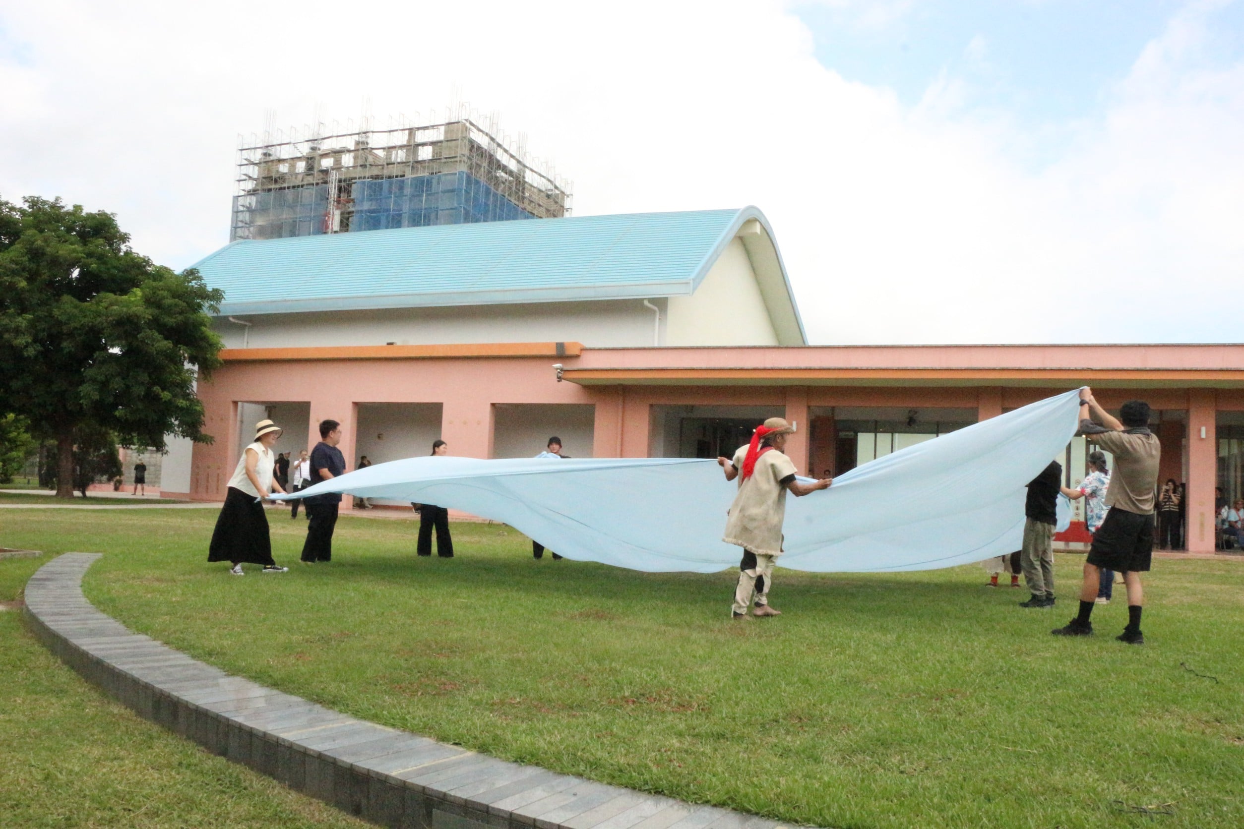 美術館推出「丟掉頭腦，去海邊 Forget Your Tangal」特展 歡迎走入藝術體驗