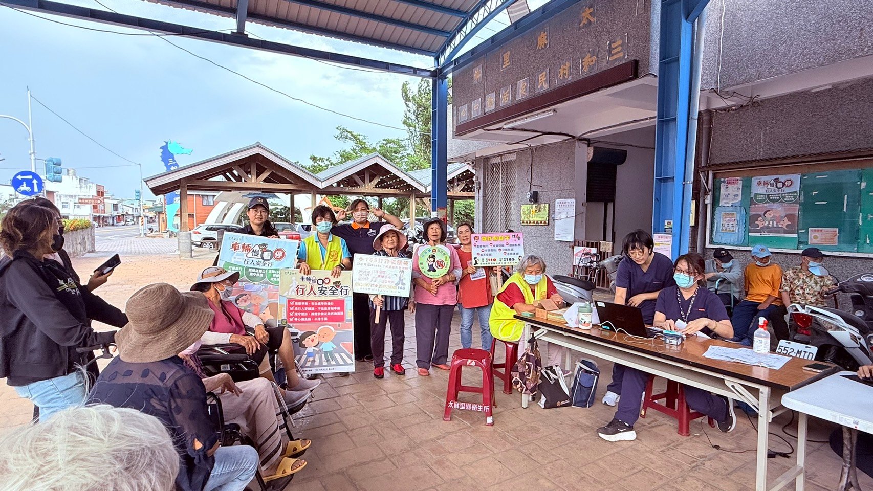 疫苗宣導雙管齊下，美和警察推防詐與交通安全觀念
