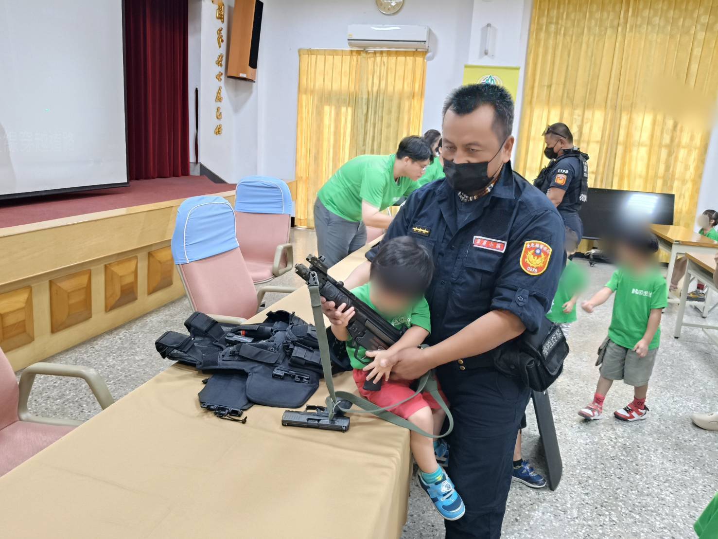 文化部臺灣生活美學館教保中心參訪警察局、萌娃都說 讚