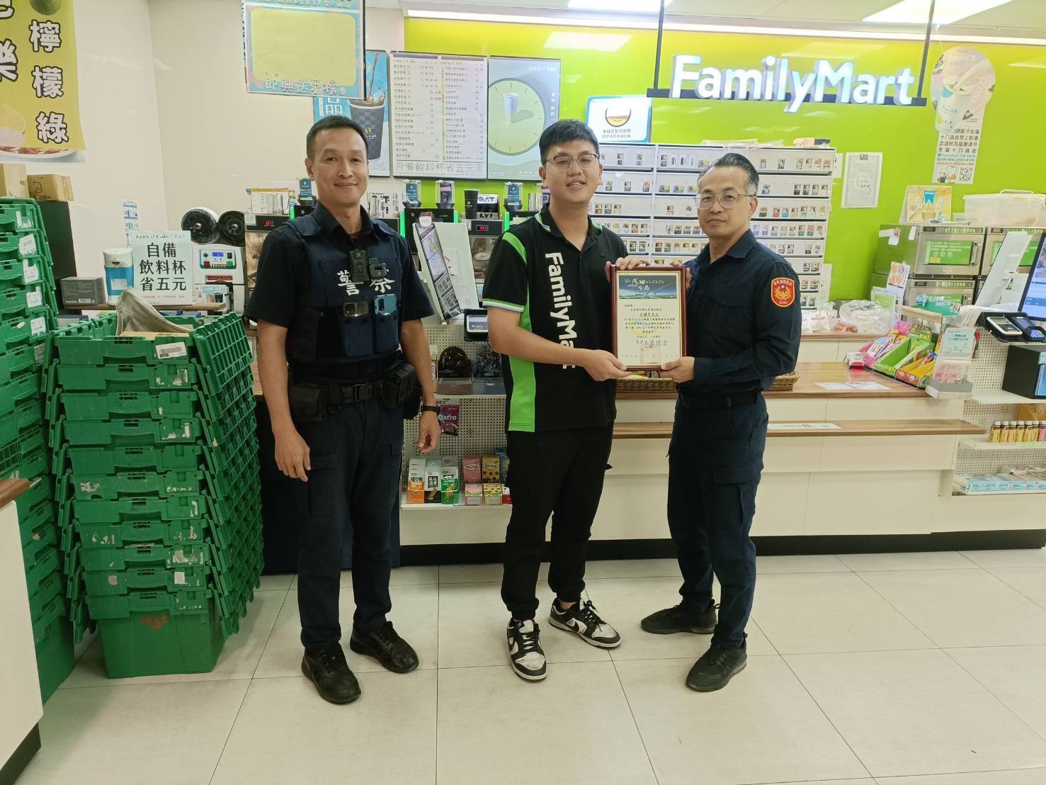 超商店員機警通報　聯合警方即時止損1萬7千元