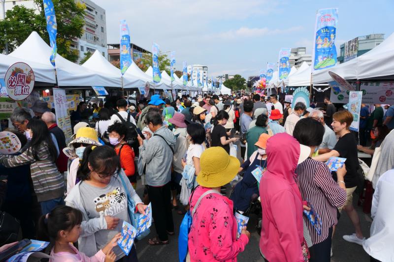 勇闖六大健康島！ 臺東健康嘉年華嗨翻市民廣場 上千人「FUN心醫起動」！