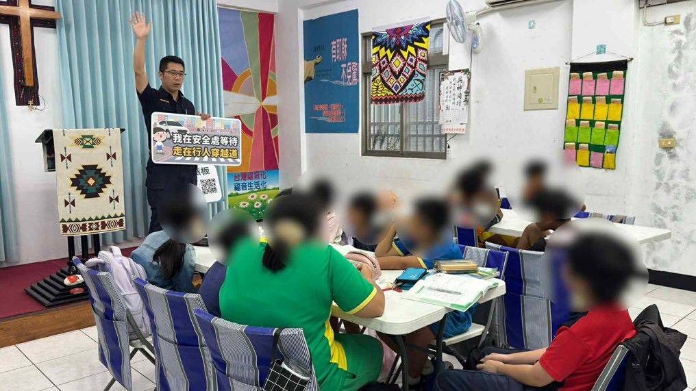 豐里警察至教會宣導防詐與交通安全　強化民眾自我保護意識