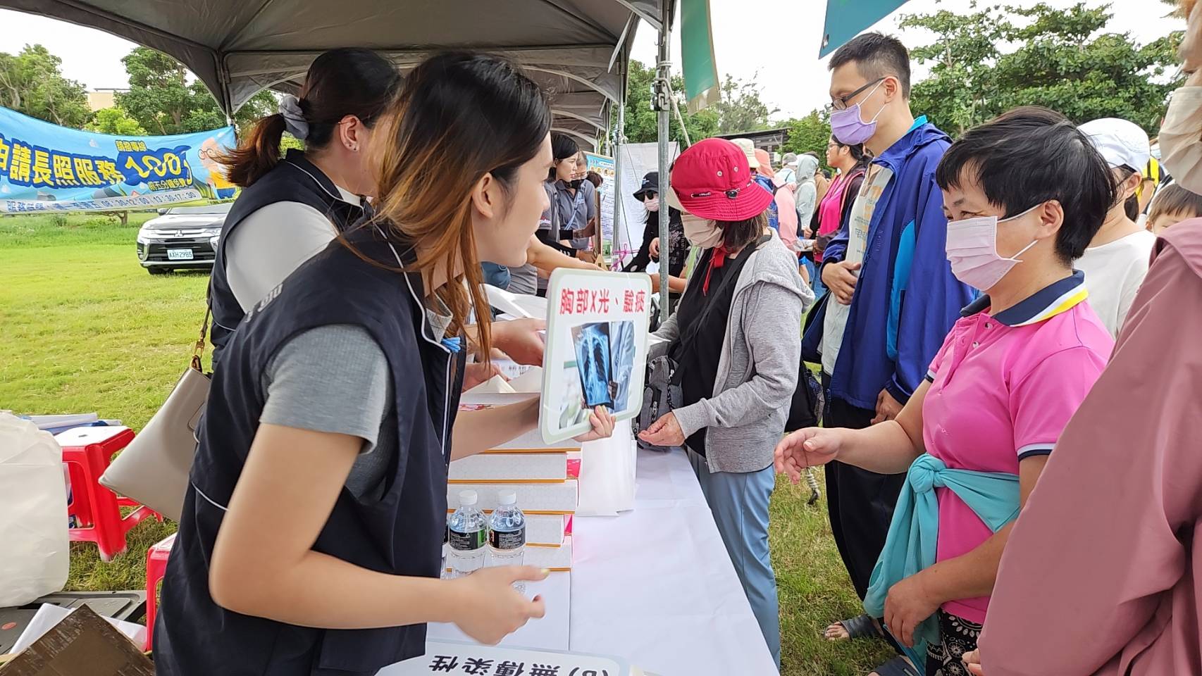 稅務局舉辦「租稅闖關 趣味探險」活動，健走、學租稅與發票做公益一次到位