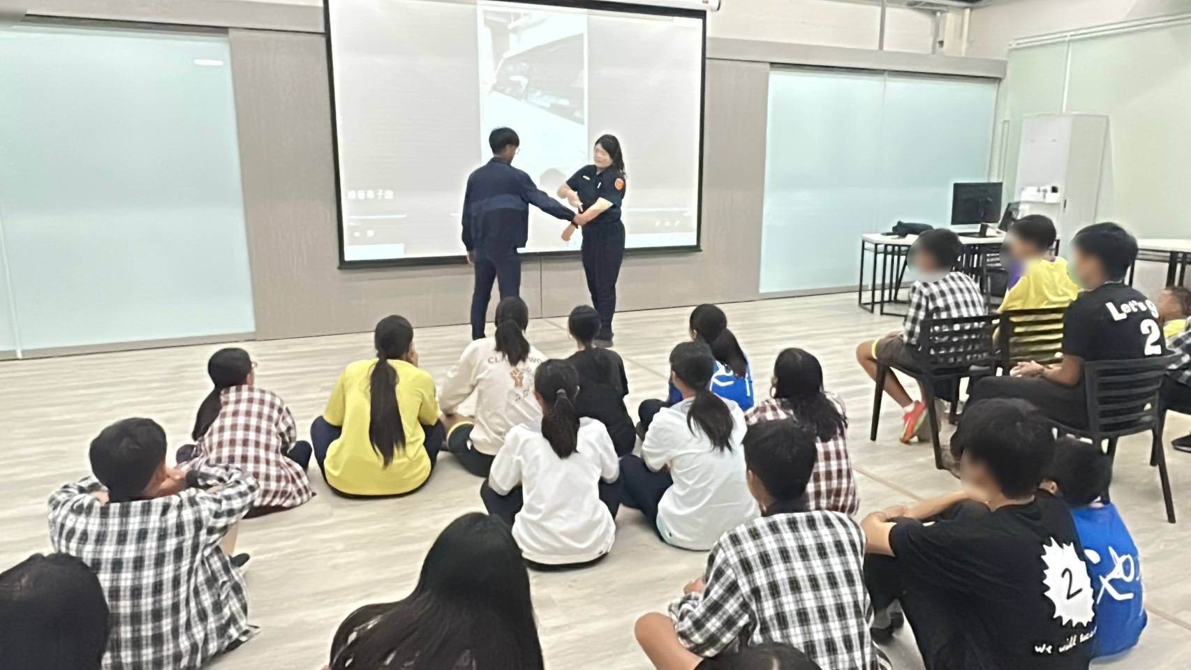 金牌所長 親赴池上國中教授簡易防身術　為校園犯罪預防與自我保護再加分